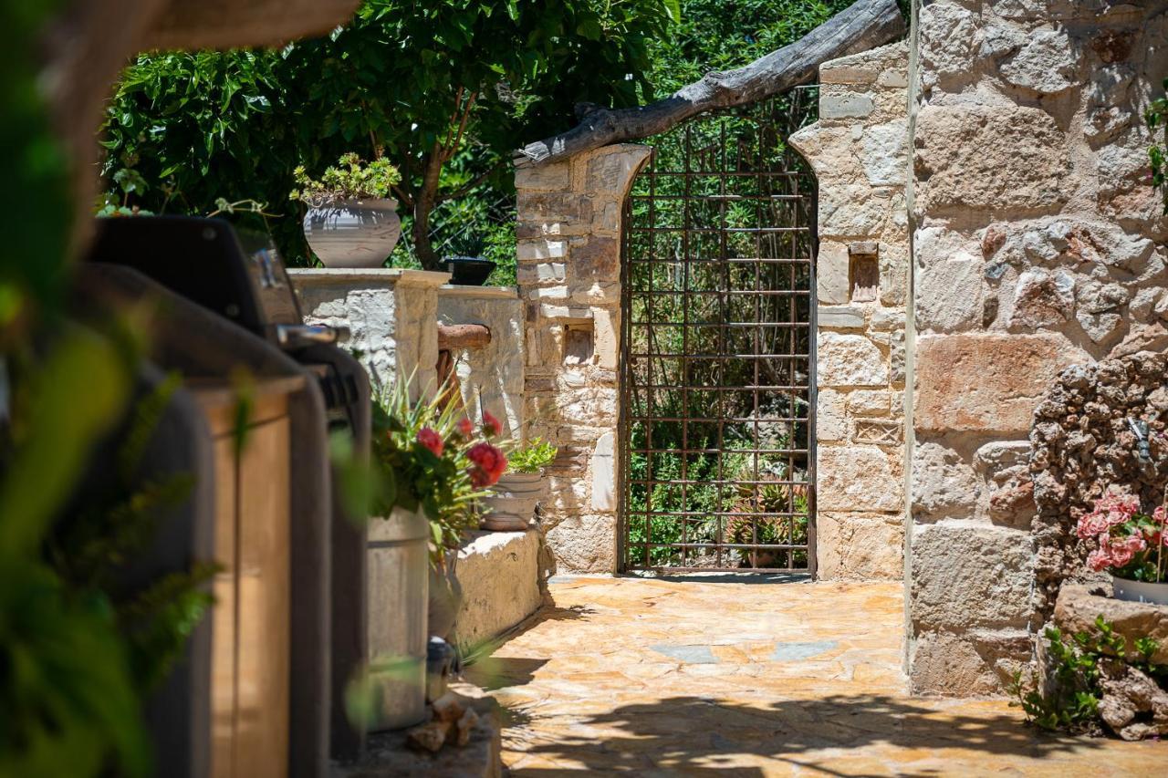 Verekinthos Villas - Pool, Hot Tub, Bbq, Kids Playground, Stunning Mountain Views Yerolákkos Dış mekan fotoğraf