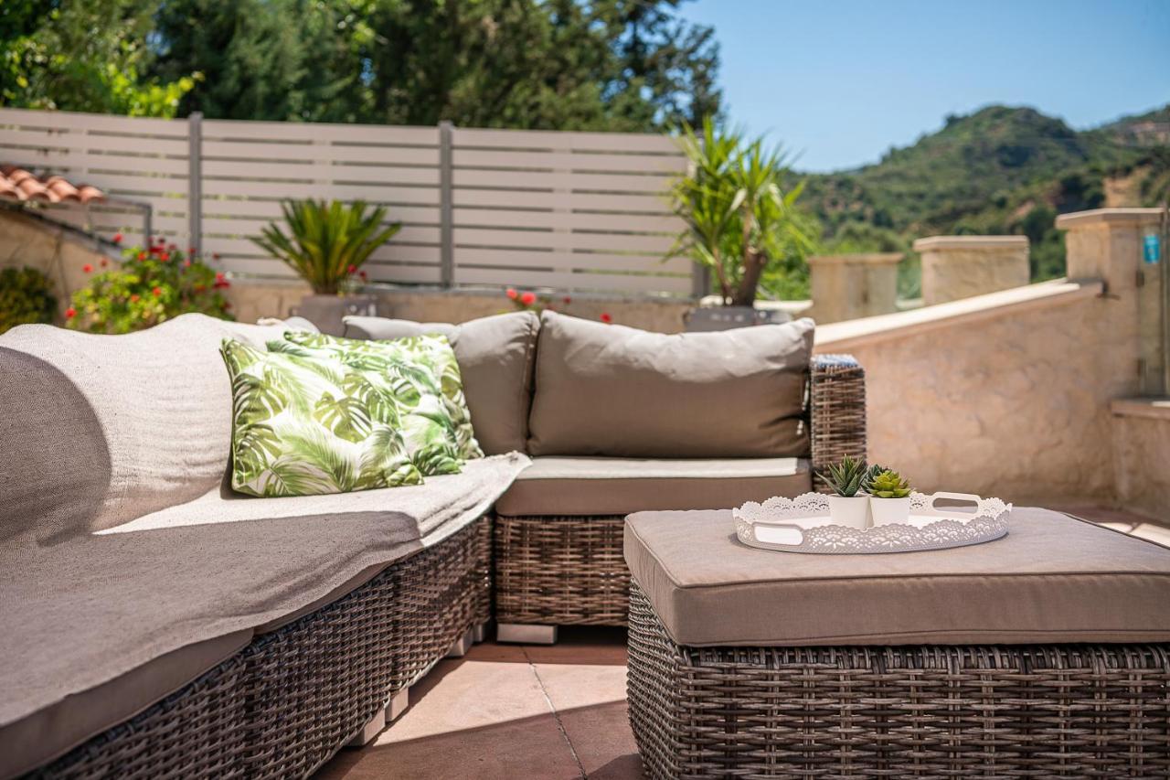 Verekinthos Villas - Pool, Hot Tub, Bbq, Kids Playground, Stunning Mountain Views Yerolákkos Dış mekan fotoğraf