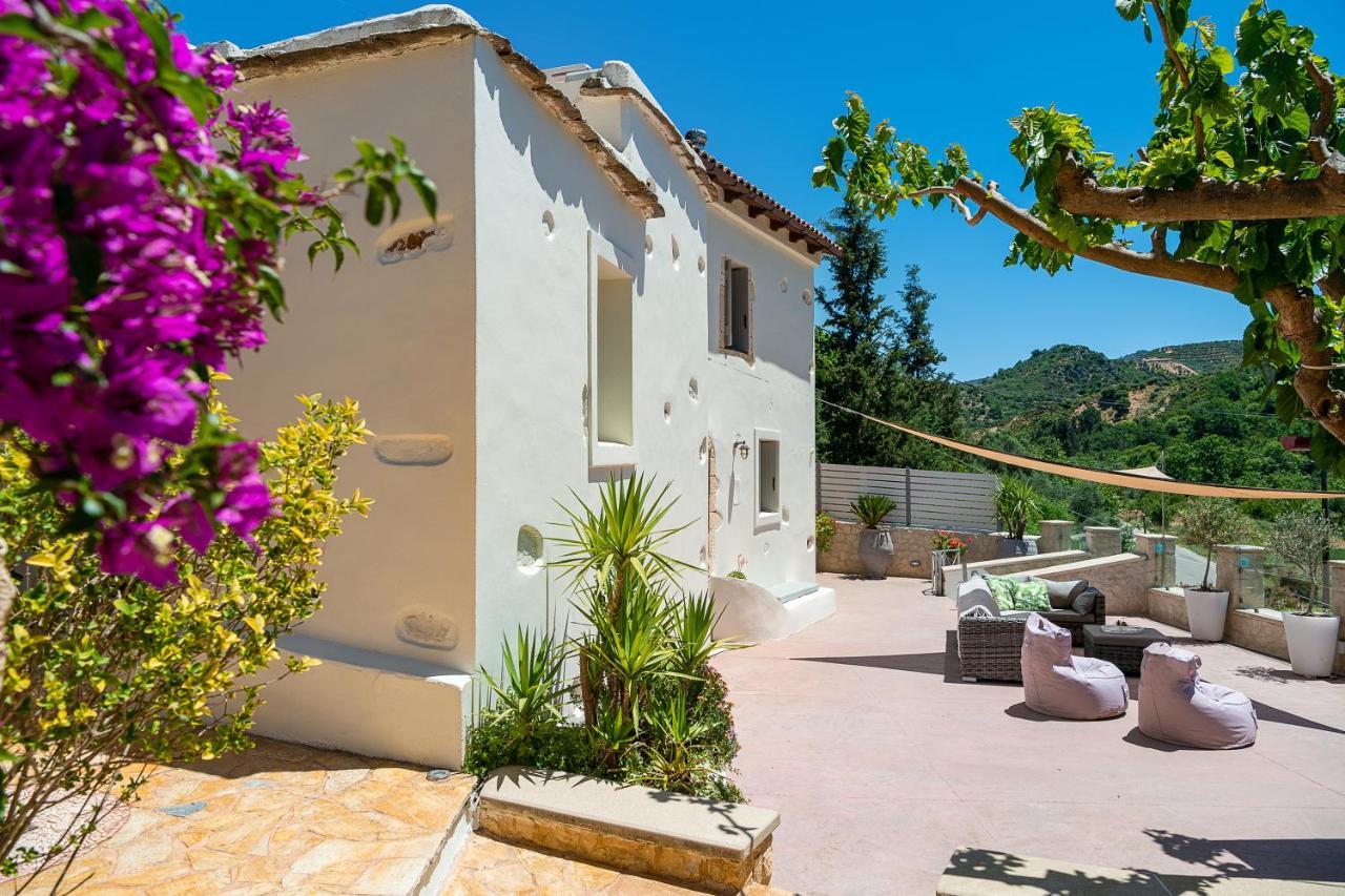 Verekinthos Villas - Pool, Hot Tub, Bbq, Kids Playground, Stunning Mountain Views Yerolákkos Dış mekan fotoğraf