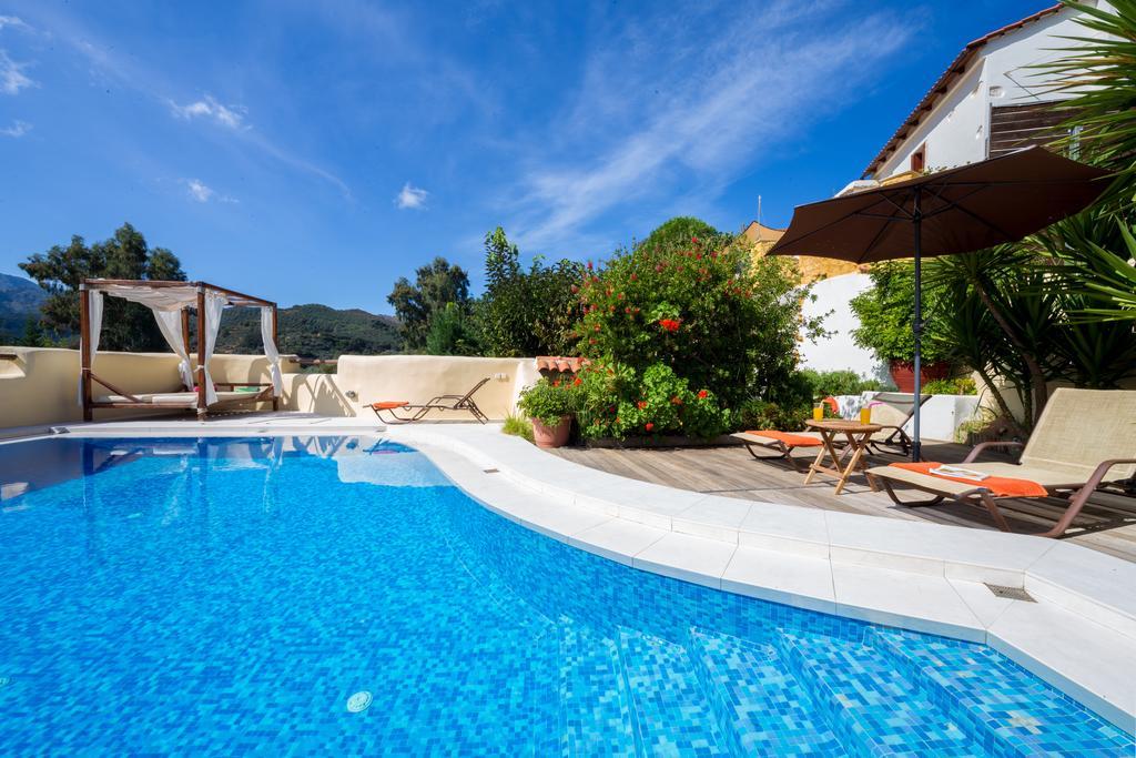 Verekinthos Villas - Pool, Hot Tub, Bbq, Kids Playground, Stunning Mountain Views Yerolákkos Dış mekan fotoğraf