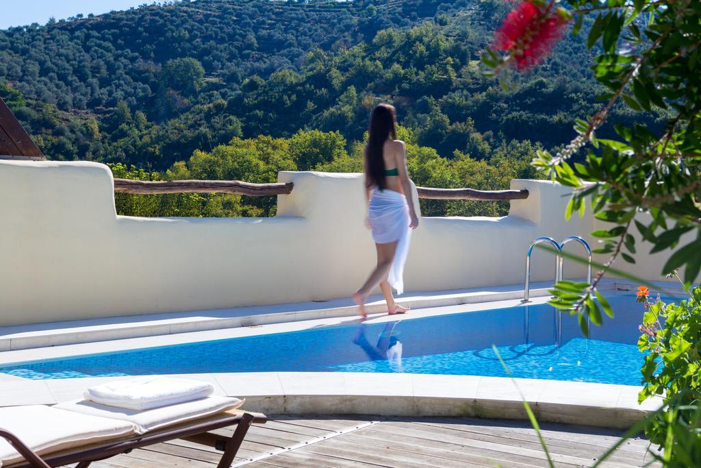 Verekinthos Villas - Pool, Hot Tub, Bbq, Kids Playground, Stunning Mountain Views Yerolákkos Dış mekan fotoğraf