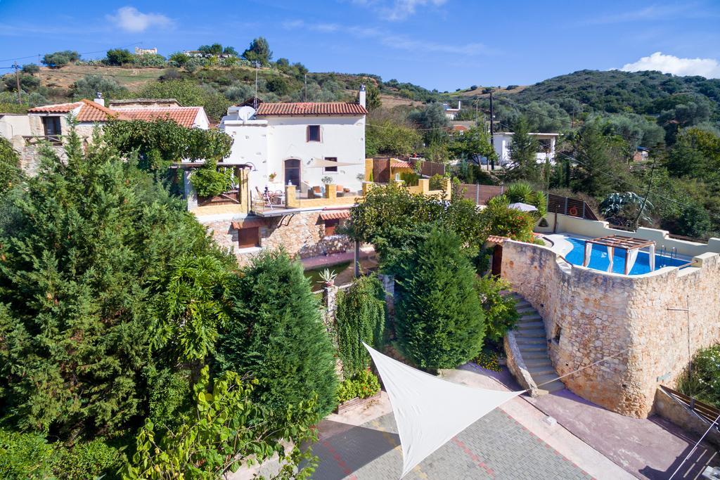 Verekinthos Villas - Pool, Hot Tub, Bbq, Kids Playground, Stunning Mountain Views Yerolákkos Dış mekan fotoğraf