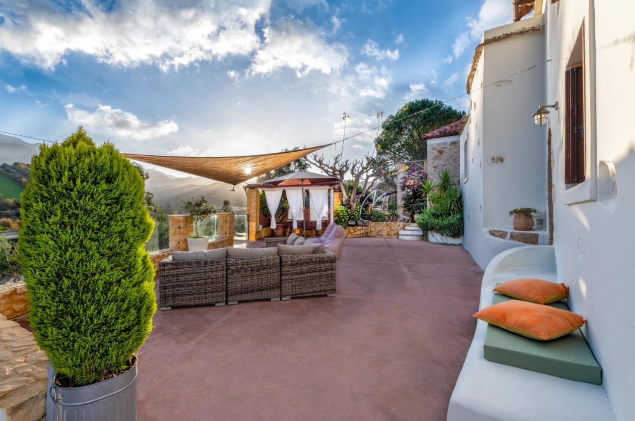 Verekinthos Villas - Pool, Hot Tub, Bbq, Kids Playground, Stunning Mountain Views Yerolákkos Dış mekan fotoğraf