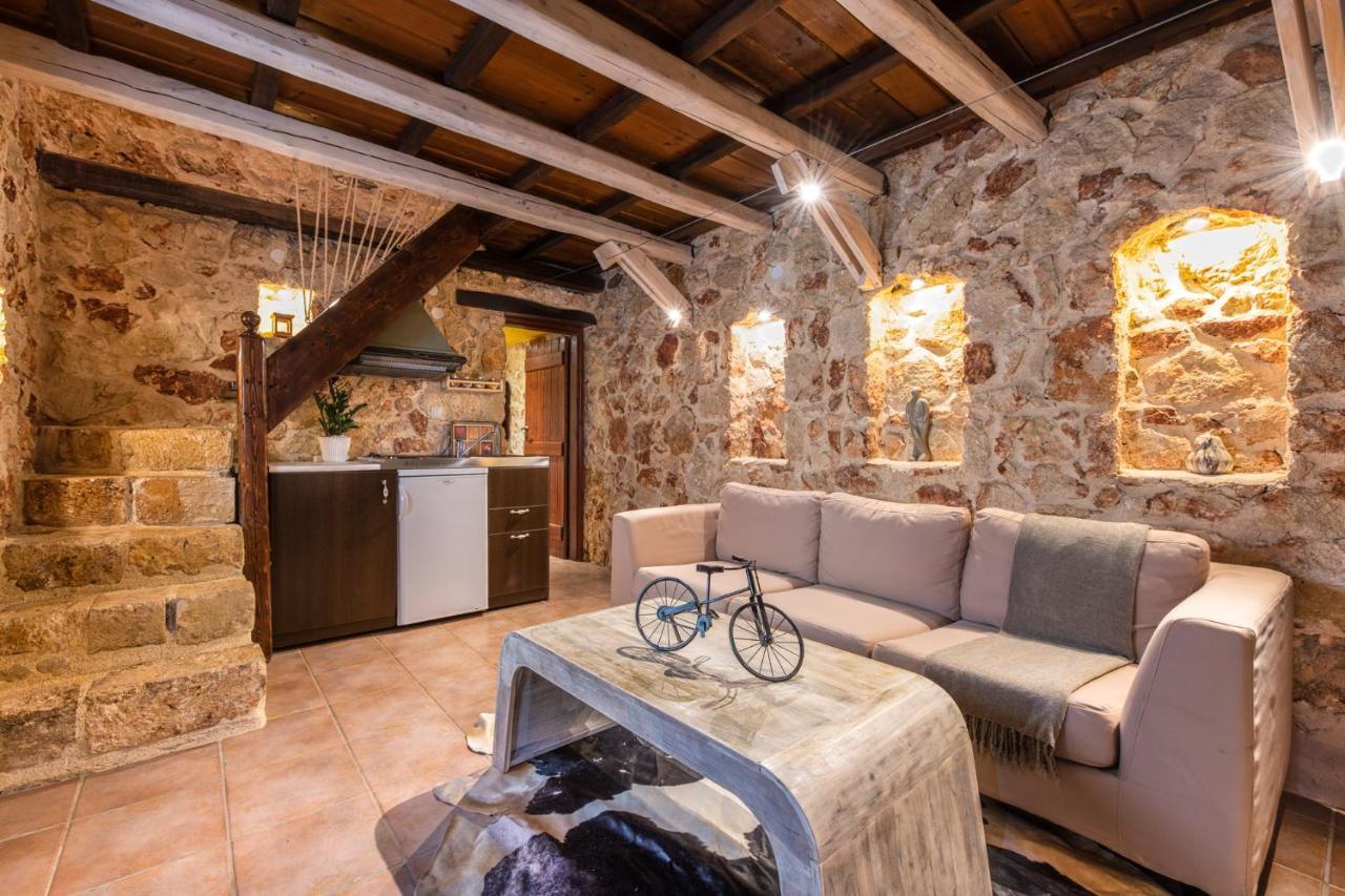 Verekinthos Villas - Pool, Hot Tub, Bbq, Kids Playground, Stunning Mountain Views Yerolákkos Dış mekan fotoğraf