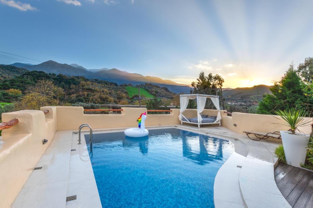 Verekinthos Villas - Pool, Hot Tub, Bbq, Kids Playground, Stunning Mountain Views Yerolákkos Dış mekan fotoğraf